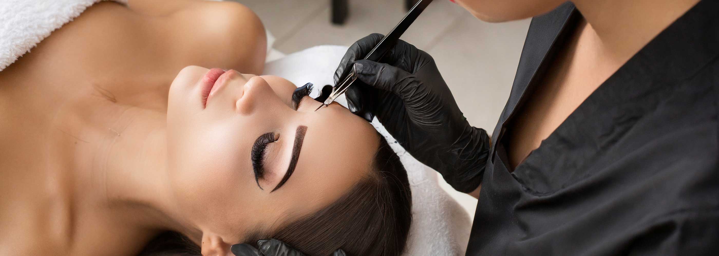 LOVELY. Pump-Up-Mascara Mit Henna-Effekt – Für Volle, Lange Und Farbintensive Wimpern