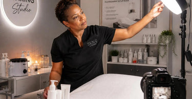 Diagram showing optimal 45-degree lighting placement in a spa treatment room for high contrast before and after photography results