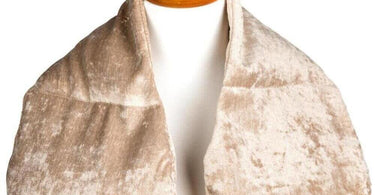 Kozi Décolleté Neck Wrap in Jute Velour displayed elegantly, perfect for professional spa and massage therapy use to relieve neck tension.