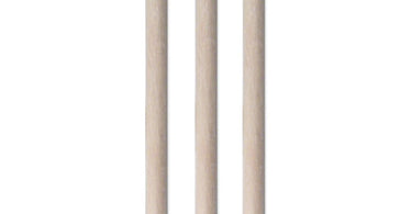 Close-up image of a pack of DL Pro 2-3/4 inch birchwood manicure sticks on a clean spa towel, showcasing their dual-ended pointed and flat tips.