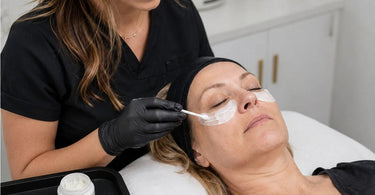 Comparison guide for preventing under-eye staining using barrier creams versus silicone pads for brow and lash techs