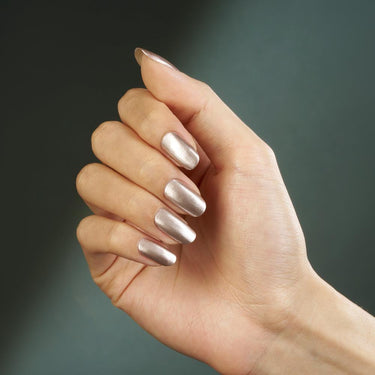 CND Vinylux Queen-tessential Collection Day To Knight #480 / 0.5 oz.